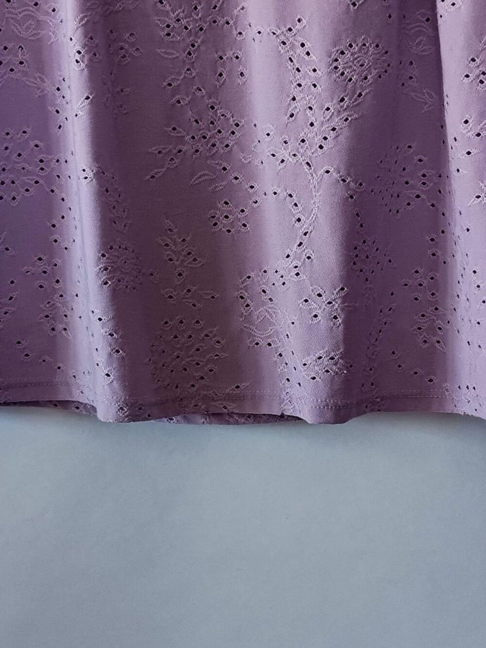 W5 Lavender Eyelet Lace Blouse Size M - Picture 4 of 9